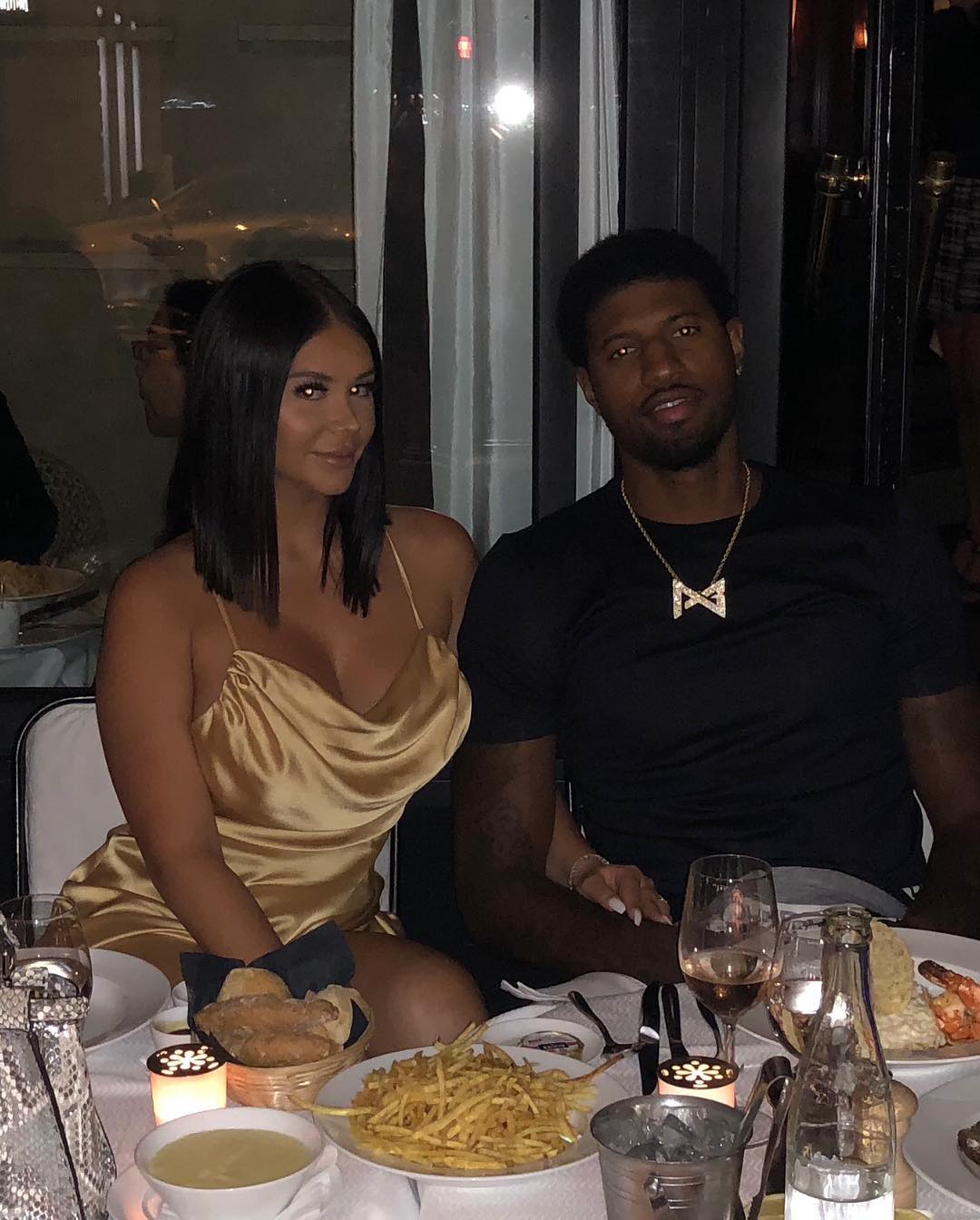 这种话语背 这种话语背